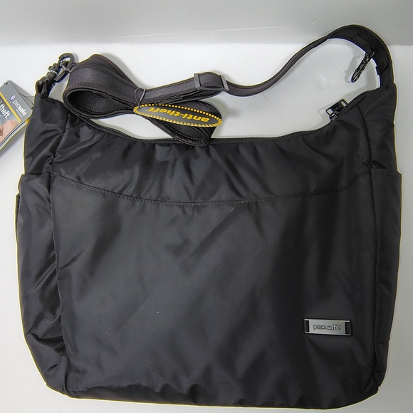 Pacsafe NWT Black Messenger Travel Antitheft Bag Citysafe 200 GII Size OS - Picture 1 of 5